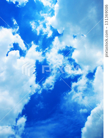 Beautiful scenery of blue sky and white clouds Beautiful scenery of blue sky and white clouds 131369086
