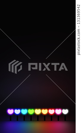 黑色背景上色彩繽紛的心形筆燈。複製空間。 3D（縱向） 131369542