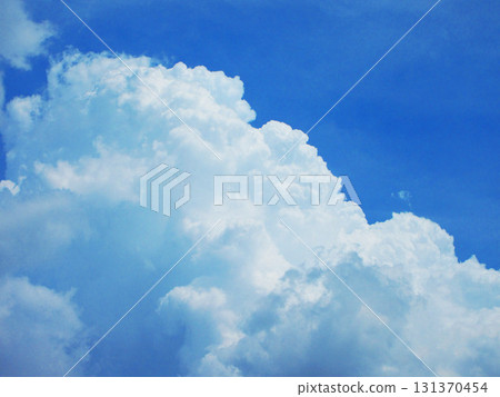 A beautiful landscape of blue skies and white clouds (photographed in 2025) A beautiful landscape of blue skies and white clouds (photographed in 2025) 131370454