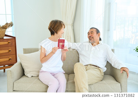 護照，海外旅行，護照，老人 131371082