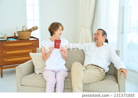 護照，海外旅行，護照，老人 131371085