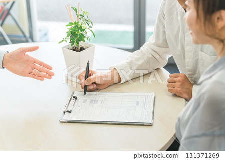 顧客填寫問卷、醫療問捲和諮詢表 131371269