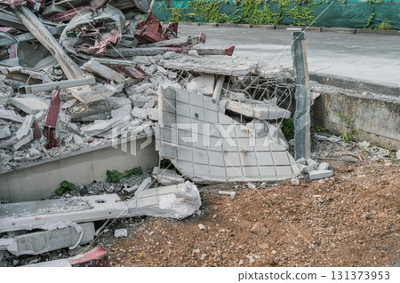 Demolition work of steel-framed buildings (S-framed buildings) 131373953