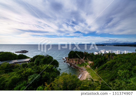 南紀白濱中秋晚景:天空漸漸放晴,海面恢復明媚 南紀白濱中秋晚景:天空漸漸放晴,海面恢復明媚 131374907