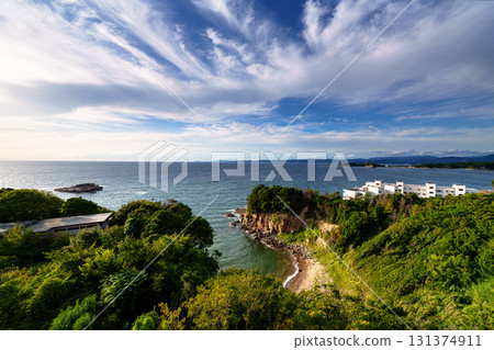 Nanki Shirahama Mid-Autumn Evening Scene: The cove begins to take on the colors of the setting sun Nanki Shirahama Mid-Autumn Evening Scene: The cove begins to take on the colors of the setting sun 131374911