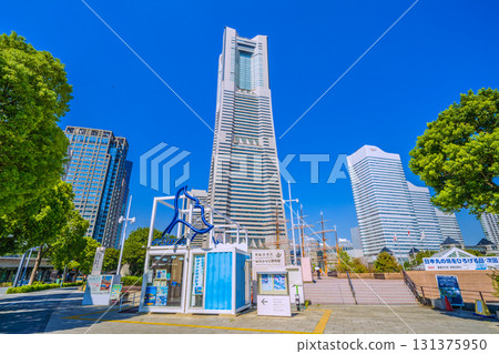 日本橫濱市櫻木町車站前的街景。橫濱地標塔和日本丸的景色。一線希望，未來可期。 131375950