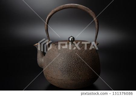 寶石形瓶，南兩鎏金 2 | 由江戶時代後期的製壺工匠奧平良法製作，配有大西丈長的專用盒子 131376086