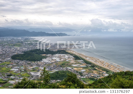 從香川縣觀音寺市高屋神社眺望瀨戶內海 131376297