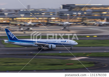 Haneda Airport at dusk, airplane landing, Ota Ward, Tokyo Haneda Airport at dusk, airplane landing, Ota Ward, Tokyo 131376330
