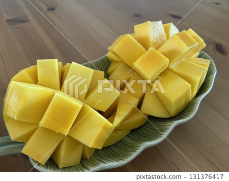 Mango cut Mango cut 131376417