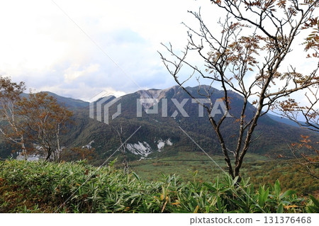 Niseko Annupuri, one of Japan's 300 famous mountains, and Iwaonupuri seen from the hiking trail Niseko Annupuri, one of Japan's 300 famous mountains, and Iwaonupuri seen from the hiking trail 131376468