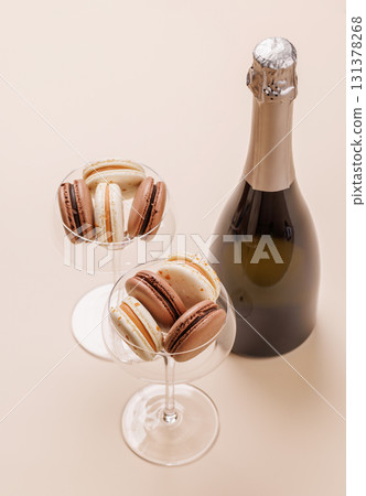 Pairing of champagne and delicate macaroons 131378268