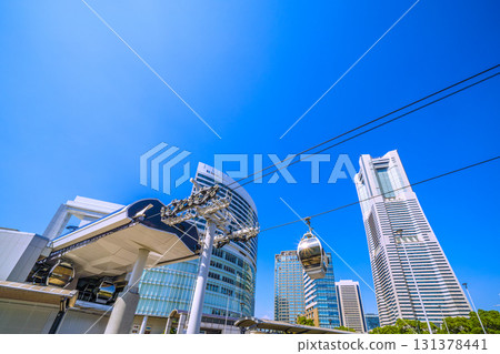 9 月 26 日，日本橫濱城市景觀。從橫濱航空客艙俯瞰橫濱地標塔和櫻木町站。 131378441