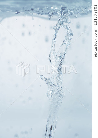 Air bubbles and foam in the water and the water surface 131378802