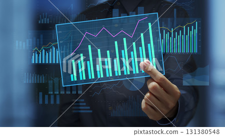 網路分析圖表。行銷報告自動化工具。商務人士使用統計圖表。 131380548