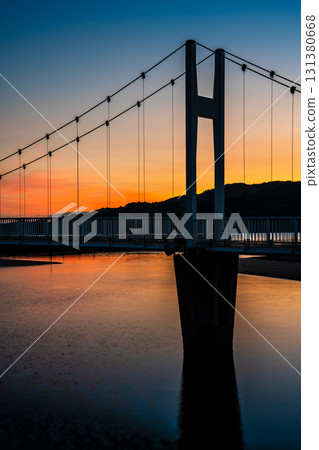 Yunokojima, Kangetsu Bridge, dawn [Minamata City, Kumamoto Prefecture] 131380668