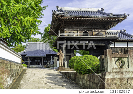 Shiotazu Townscape, Honnoji Temple, Main Gate and Main Hall, Ureshino City, Saga Prefecture Shiotazu Townscape, Honnoji Temple, Main Gate and Main Hall, Ureshino City, Saga Prefecture 131382927