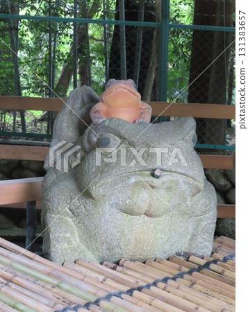 Ise Province Ichinomiya Sarutahiko Omotomiya Tsubaki Grand Shrine, a shrine with a 2,000-year history located at the foot of the Suzuka Mountains in Ise Province, and a water basin Ise Province Ichinomiya Sarutahiko Omotomiya Tsubaki Grand Shrine, a shrine with a 2,000-year history located at the foot of the Suzuka Mountains in Ise Province, and a water basin 131383657