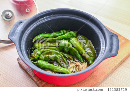 烤製並醃製過夜的萬願寺辣椒 131383729