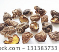 乾香菇，乾貨，漏勺，冬菇，各種形狀，鳥瞰圖 131383733