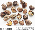 乾香菇，乾貨，漏勺，冬菇，各種形狀，鳥瞰圖 131383775
