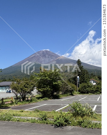 晴天的富士山二合目水塚停車場_水塚公園_富士山登山的起點 晴天的富士山二合目水塚停車場_水塚公園_富士山登山的起點 131384673