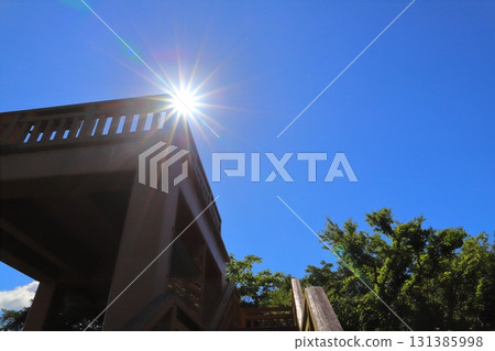 Observation deck, stairs, sun, blue sky, trees Observation deck, stairs, sun, blue sky, trees 131385998