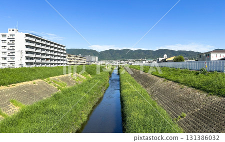 The Yamashina River flows through Fushimi Ward in Kyoto 131386032