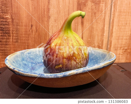 Figs, fresh figs, autumn fruit Figs, fresh figs, autumn fruit 131386083