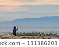 釣魚在日落海的人 131386203