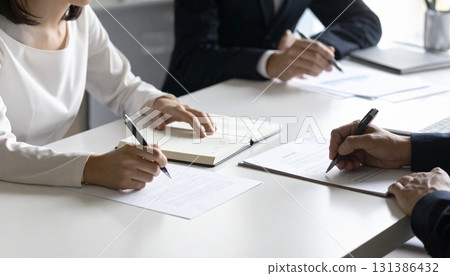 正在開會的業務組 131386432