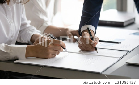 正在開會的業務組 正在開會的業務組 131386438