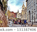 Tourists in one of the streets in the center of Moscow. 131387406