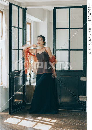 穿著黑色婚紗的女人 131387634