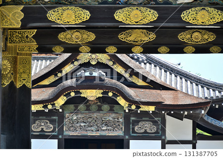 京都「二條城」的城門與石牆 京都「二條城」的城門與石牆 131387705