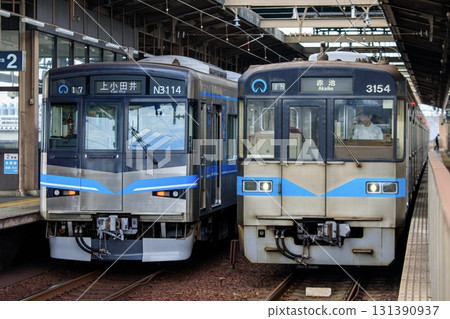 停泊在上大平站的名古屋市營地鐵鶴舞線N3000和3050系列列車 停泊在上大平站的名古屋市營地鐵鶴舞線N3000和3050系列列車 131390937
