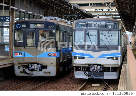 停泊在上大平站的名古屋市營地鐵鶴舞線N3000和3050系列列車 停泊在上大平站的名古屋市營地鐵鶴舞線N3000和3050系列列車 131390939