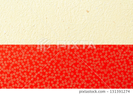 紅色和淺黃色和紙,帶有金色花卉圖案 紅色和淺黃色和紙,帶有金色花卉圖案 131391274