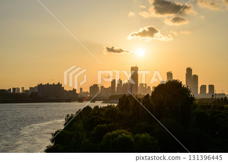 The night view of the city of Yeouido, a high-rise building, shot at Dongjak Bridge in Seoul at sunset 131396445