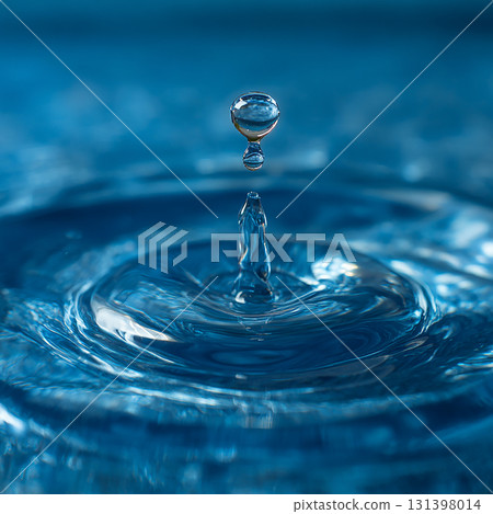 A photo capturing the moment the water splashes up 131398014