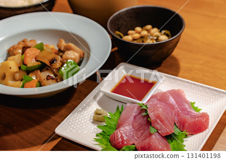 Tuna sashimi and stir-fried chicken and vegetables dinner Tuna sashimi and stir-fried chicken and vegetables dinner 131401198