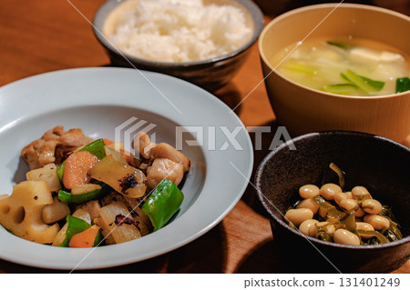 Dinner of stir-fried chicken and vegetables with boiled beans 131401249
