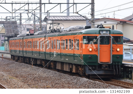 曾經活躍於關東北部的高崎車輛中心的115系列列車，拍攝於2010年9月12日 131402199