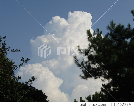 Blue sky and white clouds on Inagekaigan 131402739