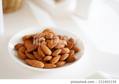 Almond Almond 131403139