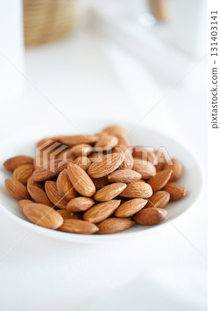 Almond 131403141