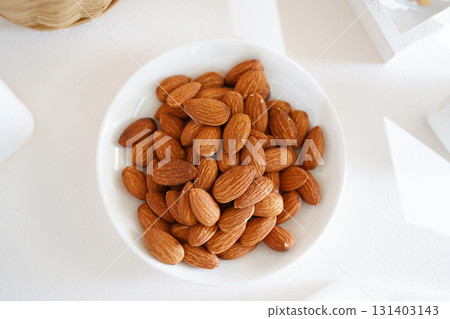 Almond 131403143