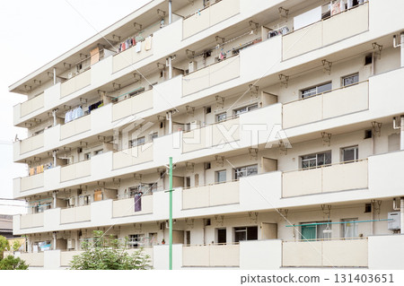 The exterior of the housing complex. Housing conditions in Japan 131403651
