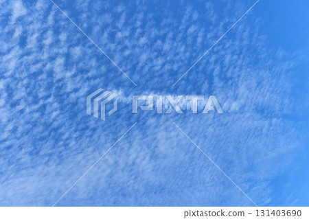 透明的天空和白雲圖案 131403690