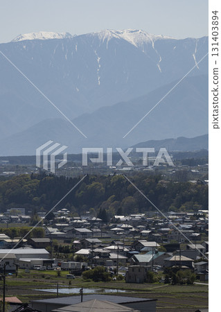 Springtime view of Minowa Town, Kamiina County, Nagano Prefecture from a high vantage point 131403894